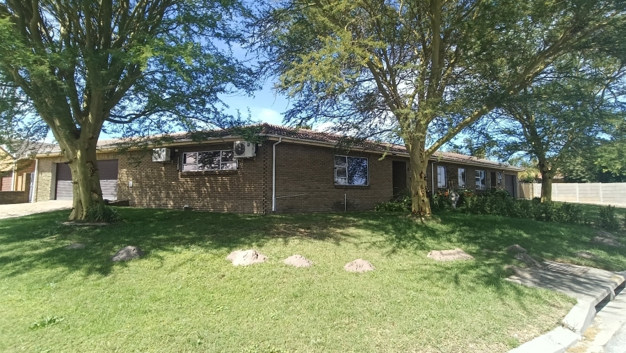 To Let 3 Bedroom Property for Rent in Rouxville Western Cape